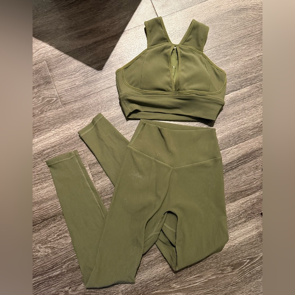 Green buffbunny set top and bottom